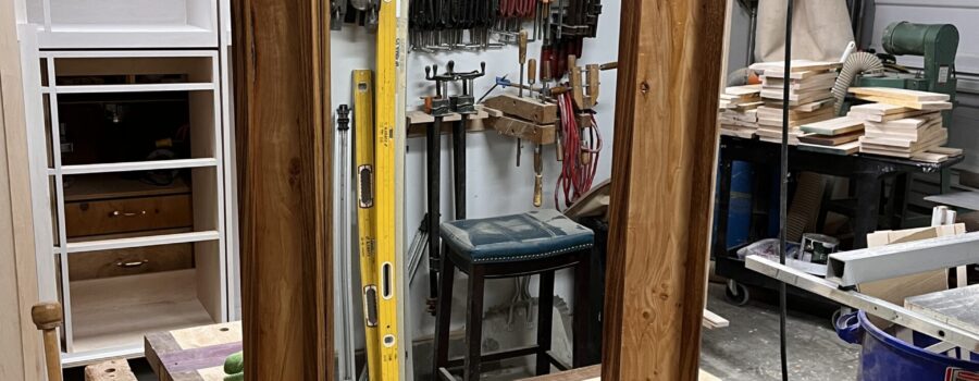 🪞 Through the Looking Glass — The Emotional and Spatial Power of Mirrors in the Home